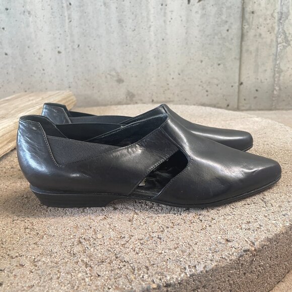 VIA SPIGA WOMEN'S BLACK LEATHER POINTED TOE CUT-OUT FLATS SIZE 5.5 - Picture 2 of 10